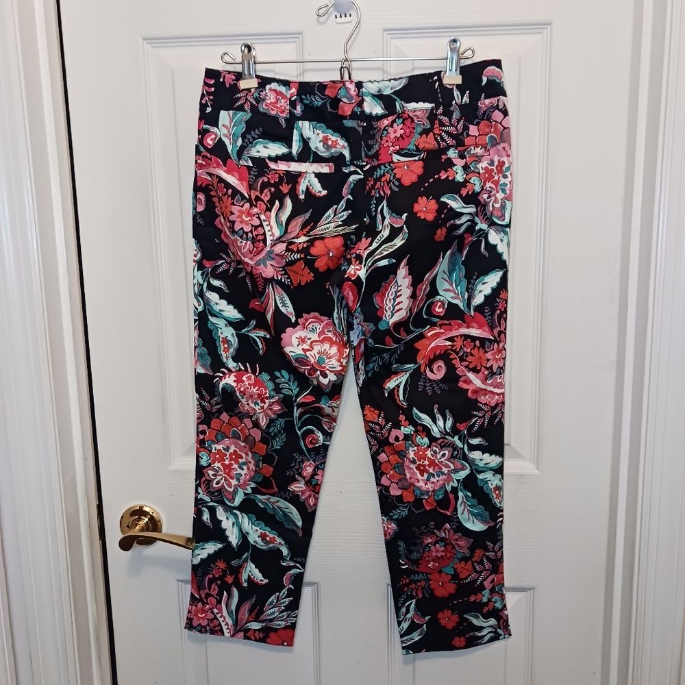 EUC 7th Avenue Design Studio New York & Company Women's  Floral Capris S… - Picture 9 of 9